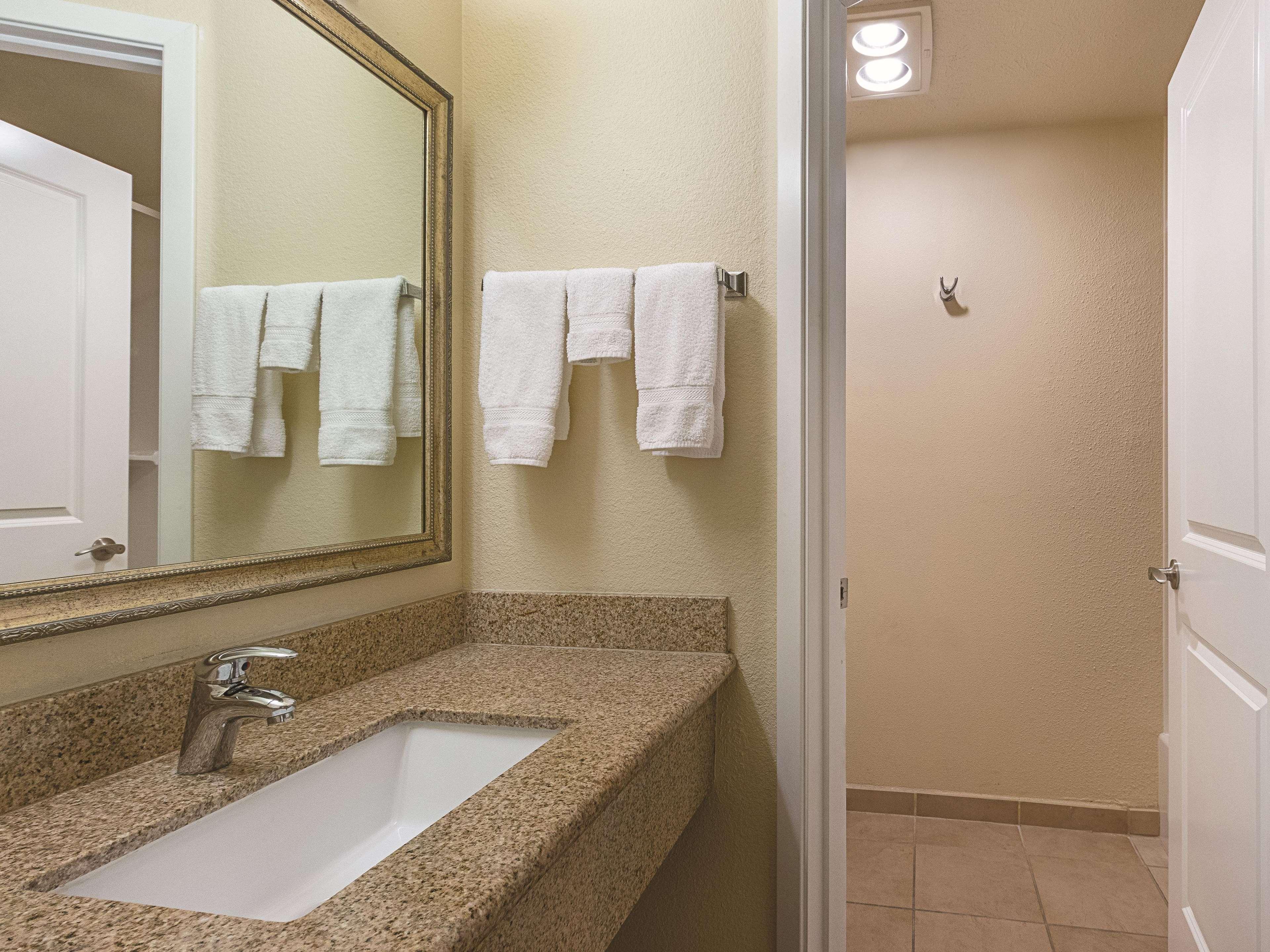 מלון La Quinta By Wyndham Portland Nw מראה חיצוני תמונה