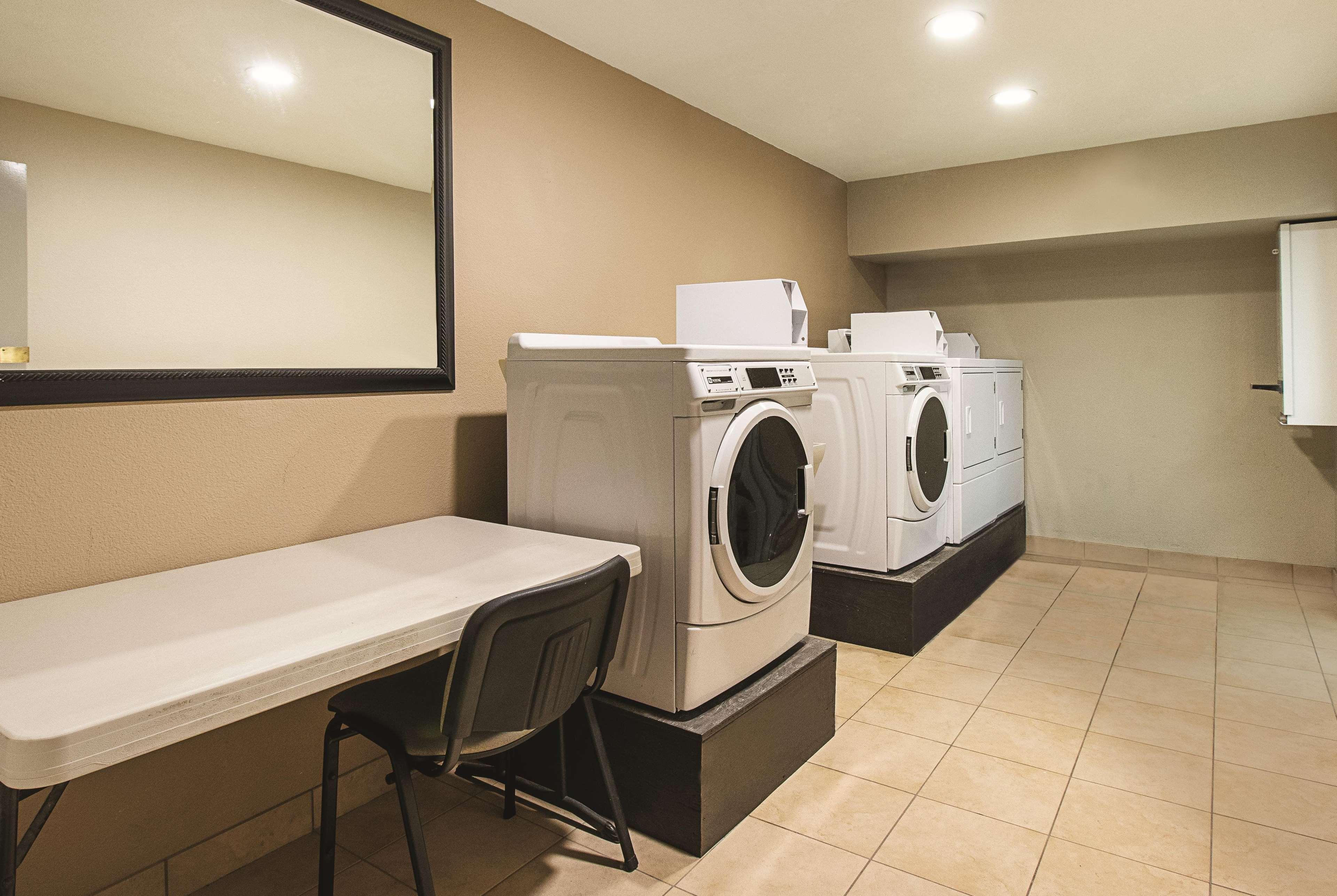 מלון La Quinta By Wyndham Portland Nw מראה חיצוני תמונה
