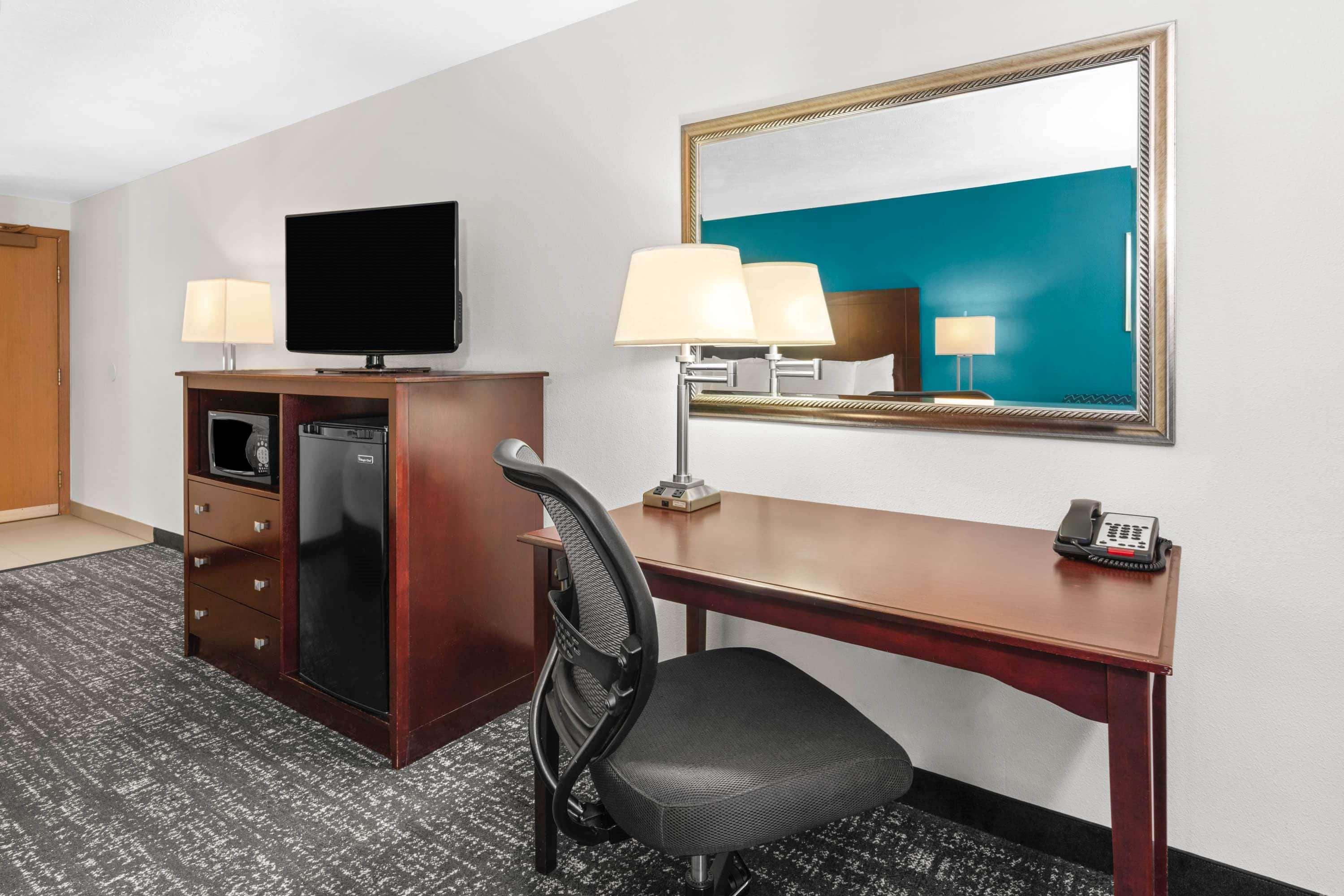 מלון La Quinta By Wyndham Portland Nw מראה חיצוני תמונה
