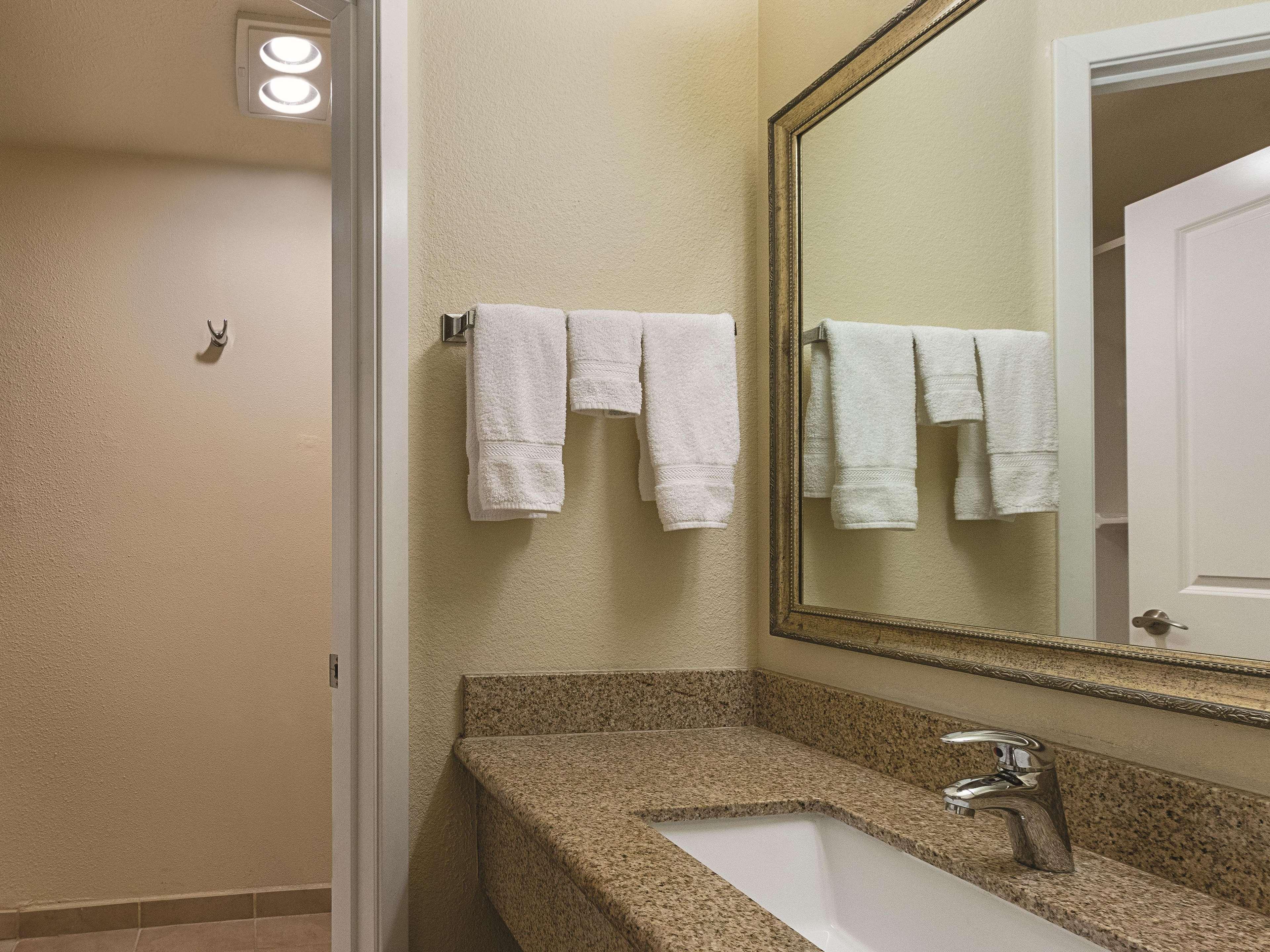 מלון La Quinta By Wyndham Portland Nw מראה חיצוני תמונה